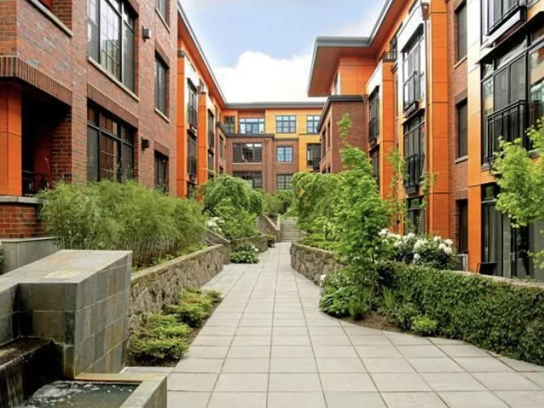 The Vaux courtyard