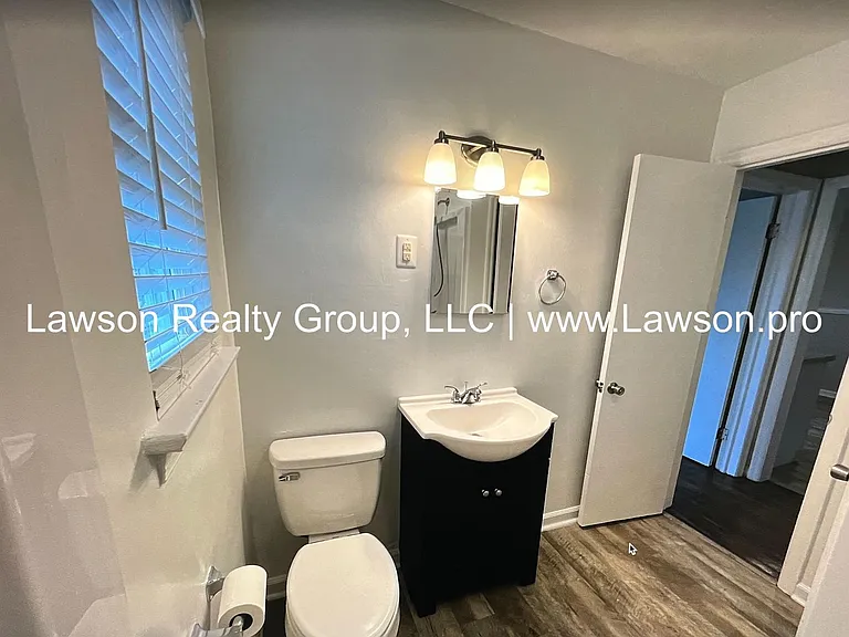 713 Oakview Dr — Photo 7