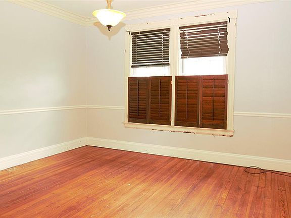 3rd image of 1221 Parkway Ave