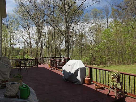4th image of 111 Oak Hill Cir