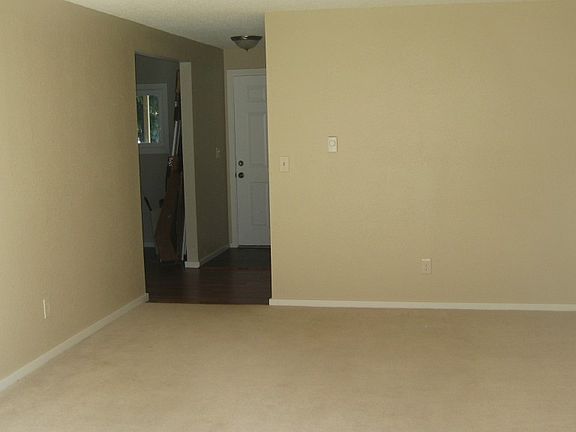 3rd image of 1618 E 61st St