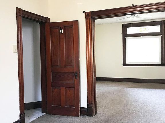 4th image of 936 Ludlow Ave #1