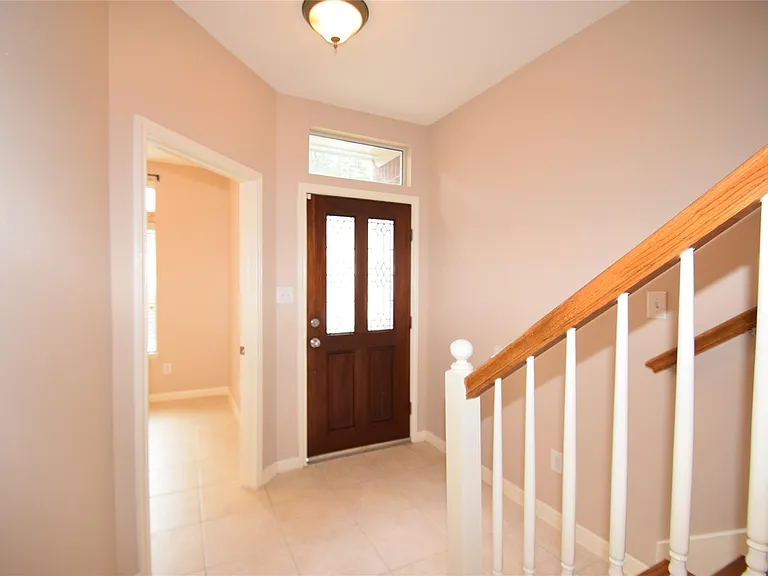 722 Memorial Heights Dr — Photo 4