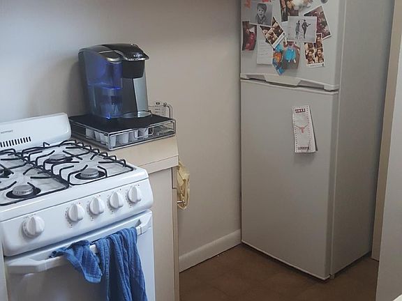 5th image of 112 Willow St APT 4B