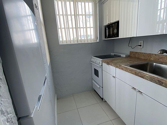 4th image of 1623 Lenox Ave