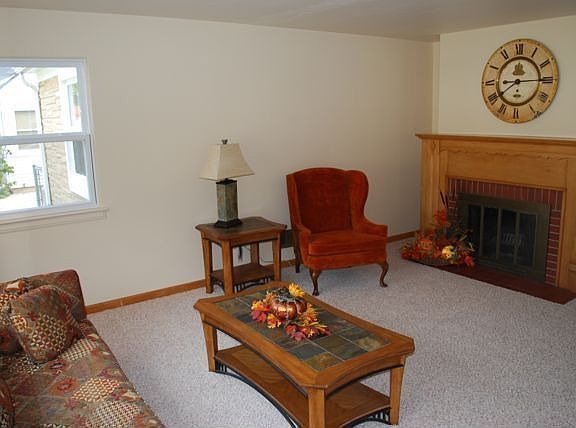 3rd image of 905 Langlade Ave