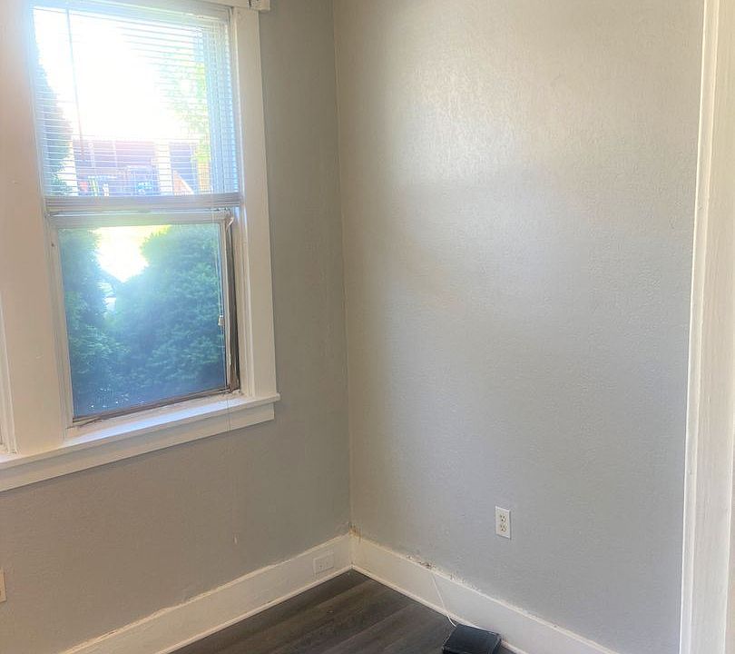 1st image of 125 Margaret St Unit 2