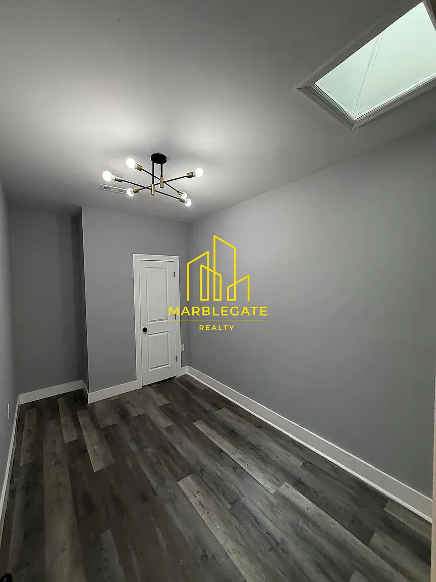 3 bed, 1050 sqft, $2,350 — Photo 2