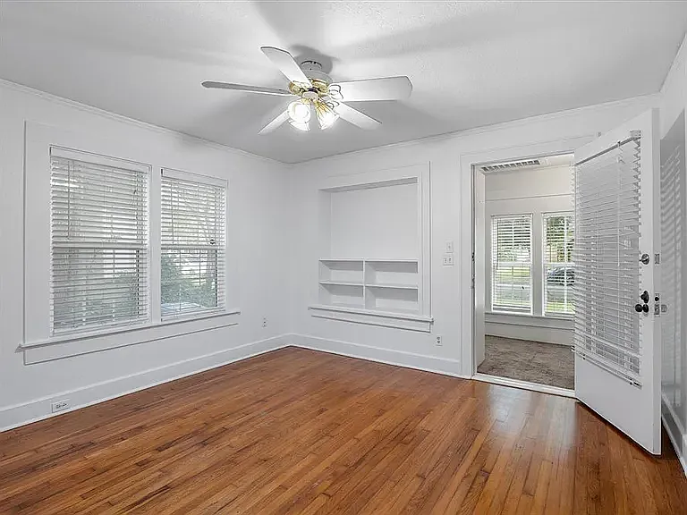 3221 Greene Ave — Photo 11