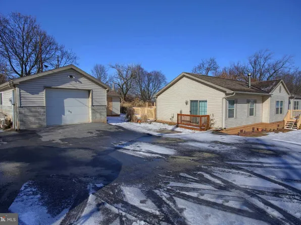 38 Springers Ln, New Cumberland, PA 17070