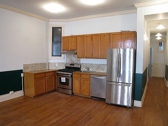 4th image of 851 Manhattan Ave APT 2
