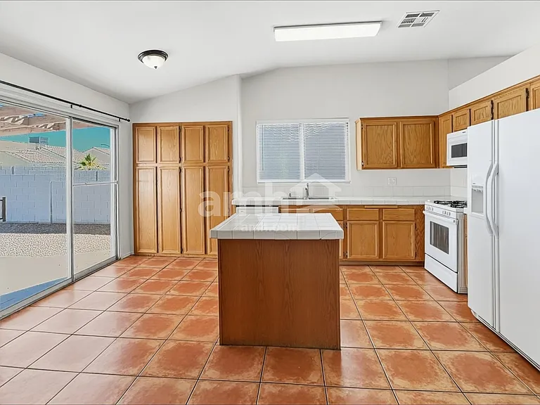 222 Mariposa Way — Photo 4