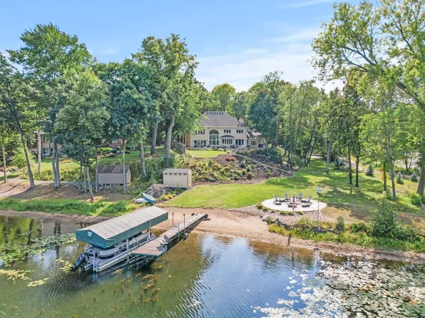 7330 101st St N, White Bear Lake, MN 55110