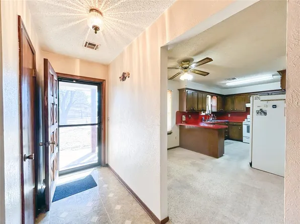 121 E 2nd St, Custer City, OK 73639