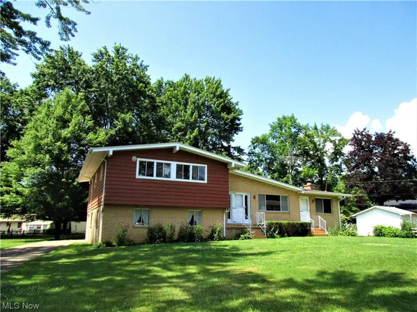 8181 Brookwood St NE, Warren, OH 44484