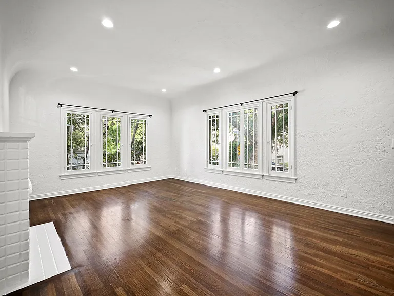 1311 N Hayworth Ave — Photo 5