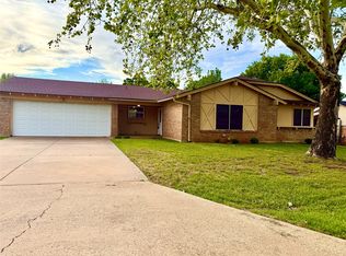806 Ridgeway Rd, Joshua, TX 76058