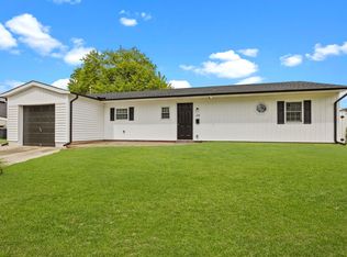 24 Lavender Ln, Levittown, PA 19054