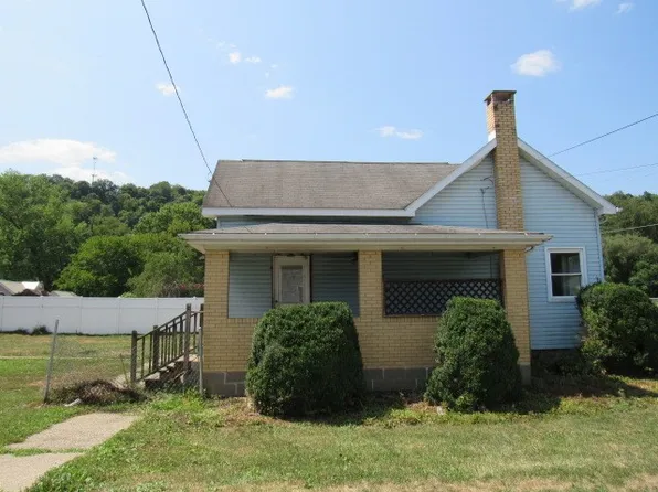 110 Long St, Newell, PA 15466