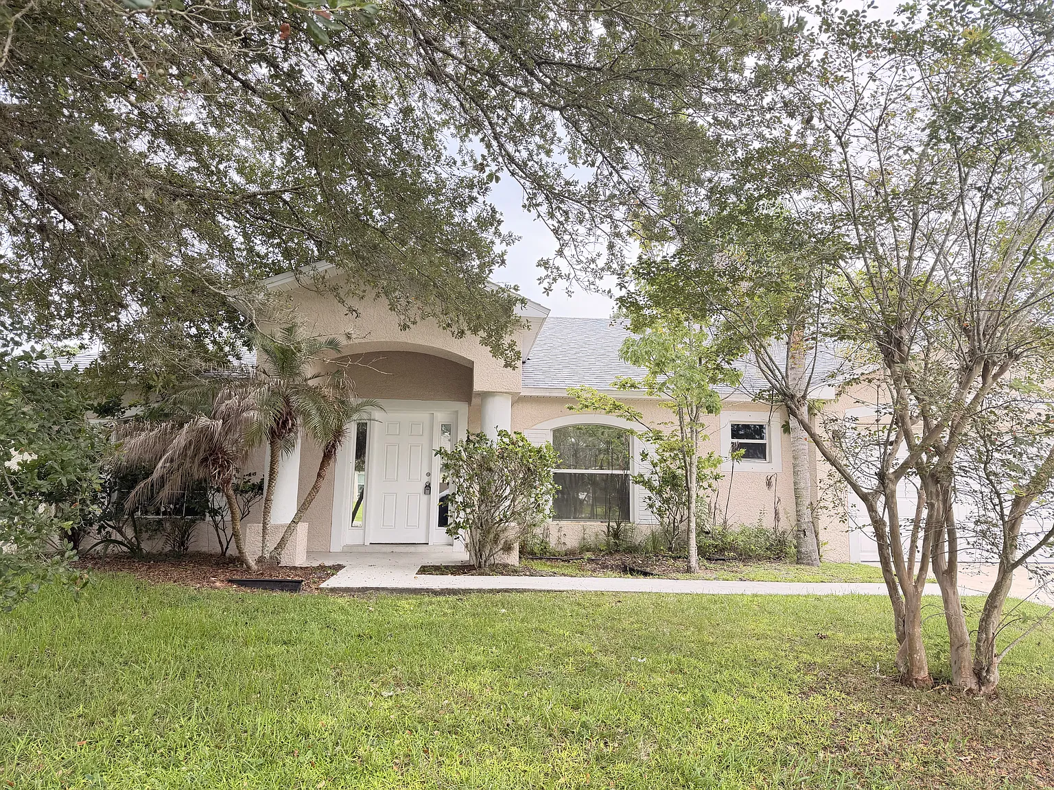 5 bed, 2250 sqft, $2,500 — Photo 1