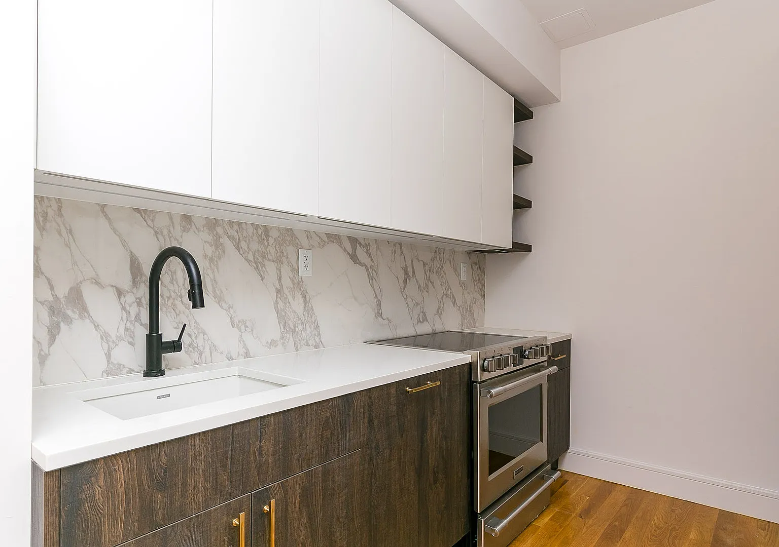 321 Wythe Avenue — Photo 3