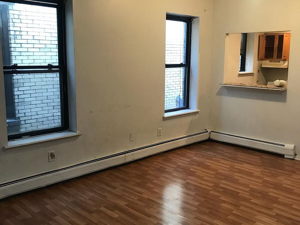 2nd image of 851 Bergen Ave