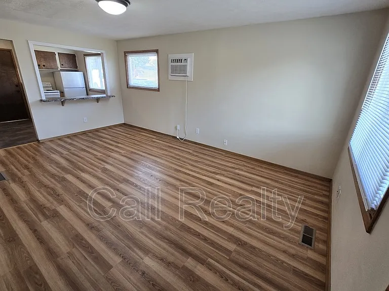 5227 N Crestline St — Photo 2