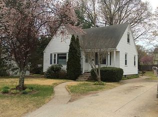 35 Metropolitan Ave, Cranston, RI 02920