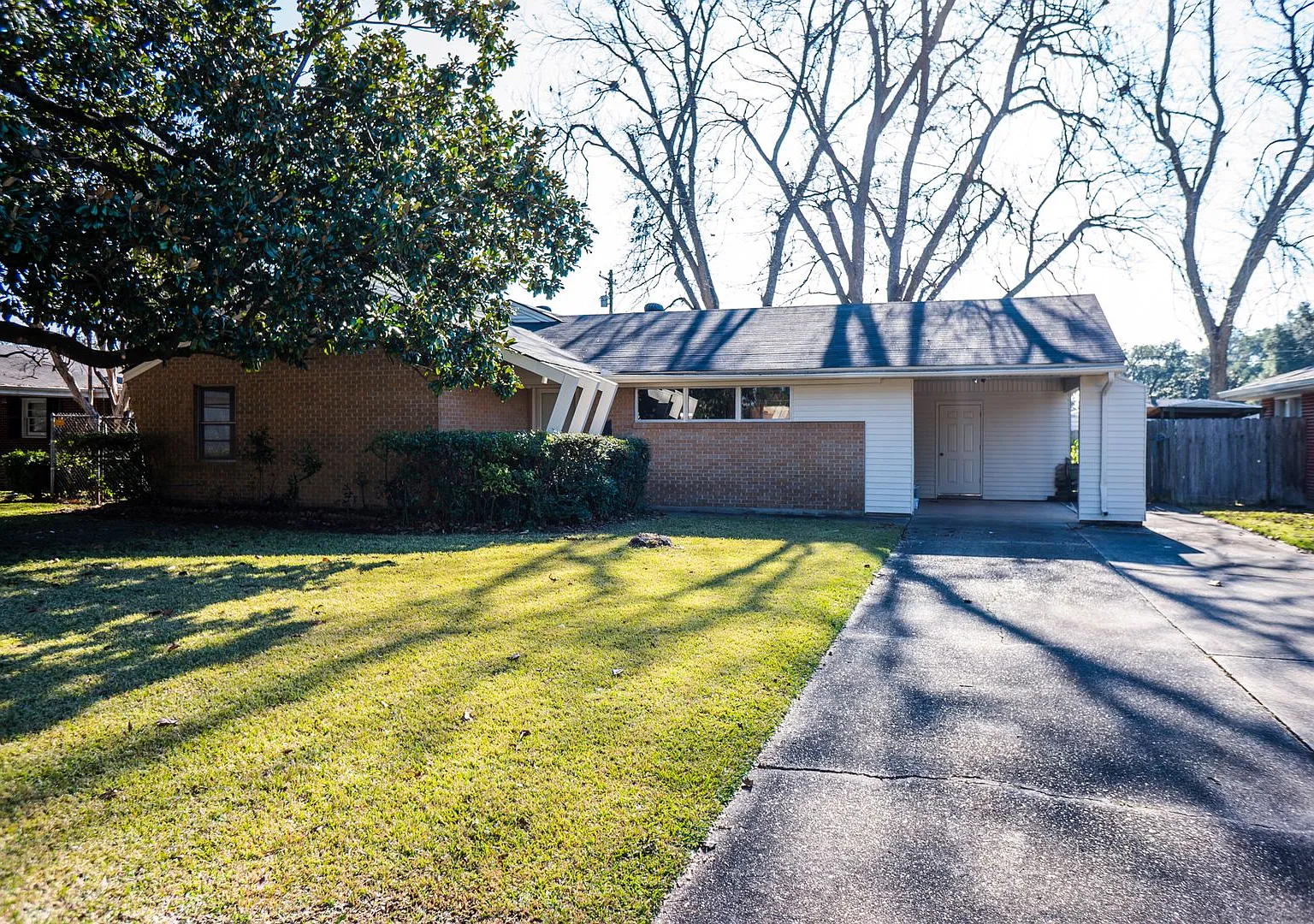 Updated 3 Bed 1.5 Bath! — Photo 1