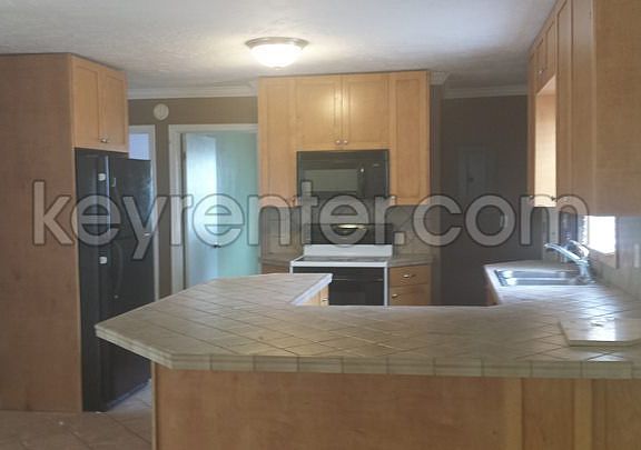 4th image of 2121 S Wellington St