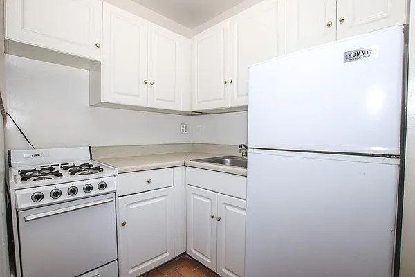 Rented by Avenues Real Estate | media 2