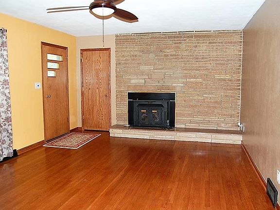 2nd image of 3331 Maplewood Dr