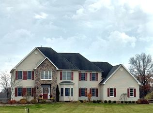 39 Sky Manor Rd, Pittstown, NJ 08867