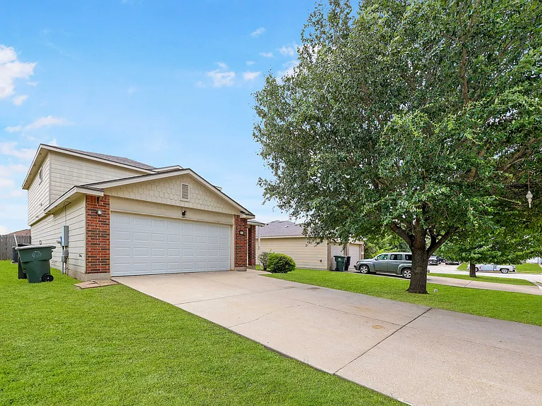 25 Avrshire Ln — Photo 2