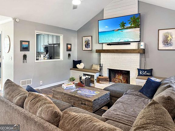 3rd image of 2671 Freemans Walk Path