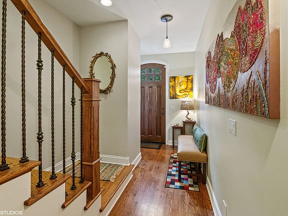 3rd image of 1201 Caroline Ct