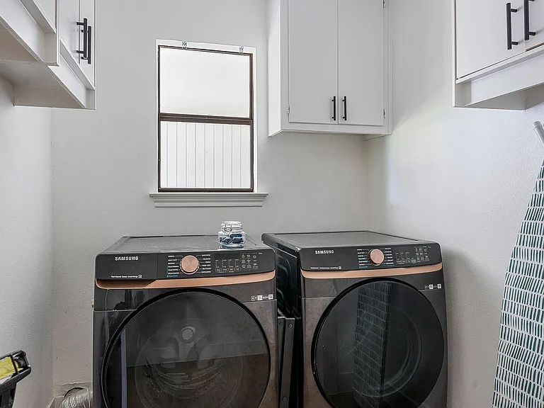2521 Delmar Dr — Photo 37
