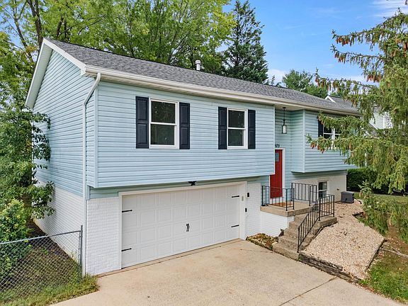 3rd image of 525 Edwardian Ln
