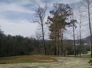 Baskins Ln, Hendersonville, NC 28792