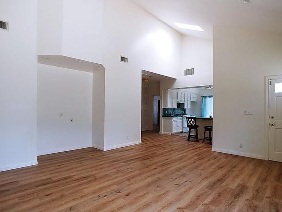 5th image of 417 S Alta Vista Ave #B