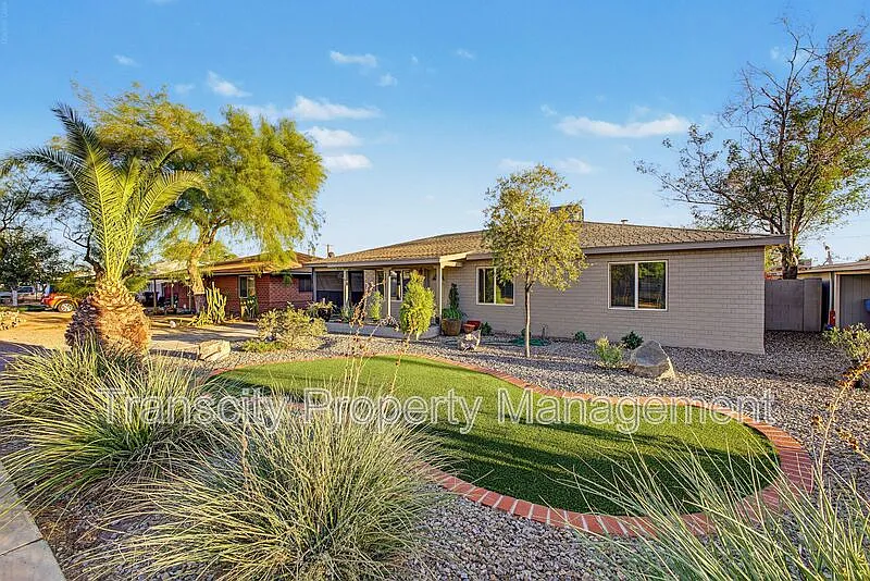 3 bed, 2.0 bath, 1200 sqft, $1,995 — Photo 3