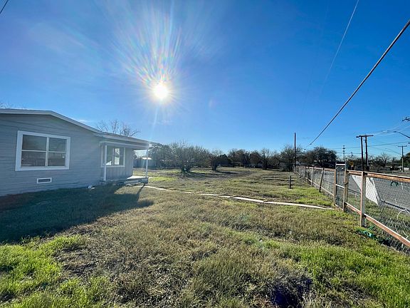 3rd image of 422 Hartline Dr