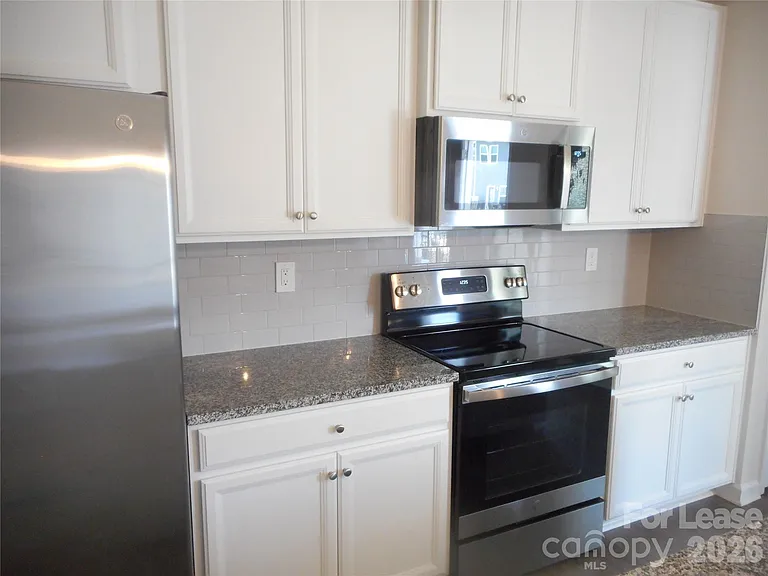 2105 Autumn Olive Ln — Photo 6