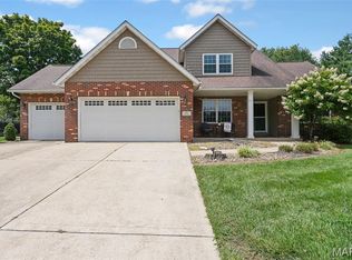 160 Oaklawn Dr, Glen Carbon, IL 62034