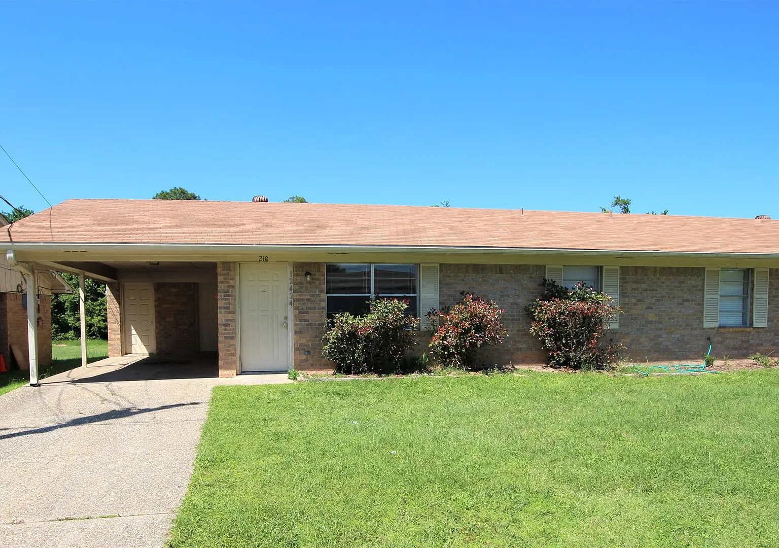 2 Bedroom 1 Bath Duplex in West Tyler! Tour Today! — Photo 1