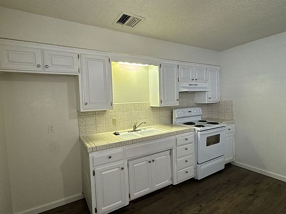 2nd image of 354 N L St #8