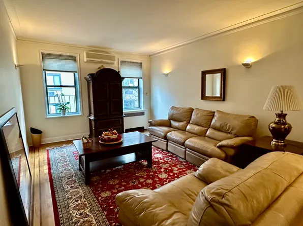 208 East 28th Street image 1 of 15