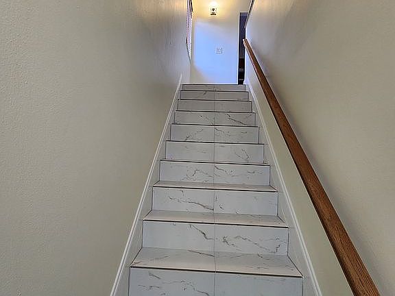 3rd image of 405 Gardens Dr