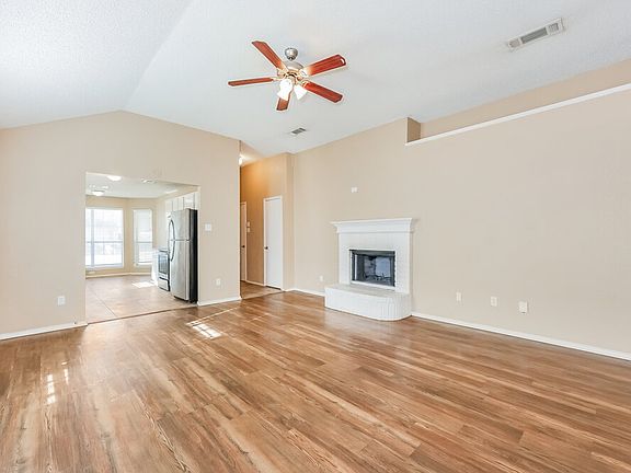 4th image of 309 Willowstone Trl