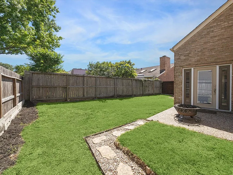 1311 Ambergate Dr — Photo 31